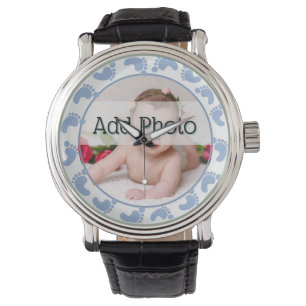 Fotojongetje met blauwe voetafdrukken horloge