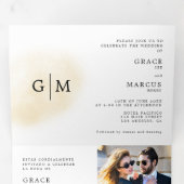 Fotomonogram tweetalige huwelijksuitnodiging drieluik uitnodiging (Binnenzijde eerst)