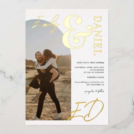 Foto's bold names script black white bruiloft folie uitnodiging (Voorkant)