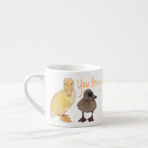 Foto's met schattig geel en grijs slijpen espresso kop