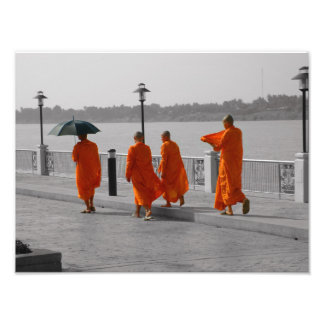 Foto's van Thaise boeddhistische monniken die rond Foto Afdruk