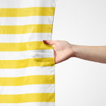Foulard Bandes Jaunes, Blancs, Motif rayé<br><div class="desc">Elégante,  élégante et raffinée,  rayures jaune et blanc. Un cadeau moderne et tendance,  parfait pour les amoureux des rayures dans votre vie.</div>
