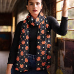 Foulard Black Halloween Automne Citrouilles Et Étoiles<br><div class="desc">Célébrez la saison d'automne avec ce mignon foulard noir motif étoile citrouille. Doté de charmants citrouilles et étoiles sur un arrière - plan noir, ce foulard est parfait pour ajouter une touche festive à votre garde-robe d'automne. Fabriquée en mousseline légère, elle est suffisamment polyvalente pour s'habiller avec n'importe quelle tenue....</div>