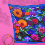 Foulard Bleu orange coloré et Fleurs rouges<br><div class="desc">Cet art est rempli de fleurs. Fleurs de marguerite orange et rose foncé,  fleurs bleues intenses aux centres blancs. On l'imaginait avec l'IA.</div>