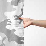 Foulard Camouflage gris neige d'hiver, Militaire, Armée<br><div class="desc">Elégant,  élégant et sophistiqué motif de camouflage de neige en gris et blanc. Un cadeau moderne et branché,  parfait pour les amoureux militaires de votre vie.</div>