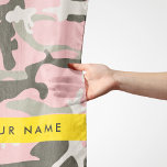 Foulard Camouflage rose et vert Votre nom Personnalisez<br><div class="desc">Motif camouflage élégant,  élégant et sophistiqué dans les tons rose et vert. Un cadeau moderne et branché,  parfait pour les amoureux militaires de votre vie. Personnalisez en ajoutant votre nom,  votre pseudonyme,  votre monogramme ou vos initiales.</div>