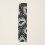 Foulard Chic Gold Black White Agate Geode Stones<br><div class="desc">Cette motif élégante et chic conviendra parfaitement à une personne branchée et chic. Il est doté d'un motif en pierre de géode noir et blanc, en or, en noir et blanc, sur un arrière - plan noir en pitch. Unique, cool, luxueux et tendance. ***REMARQUE IMPORTANTE DE CONCEPTION : Pour toute...</div>