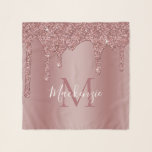 Foulard Chic Rose Gold Parties scintillant gouttes Monogra<br><div class="desc">Parties scintillant Rose or gouttes  Monogramme Carré Écarf avec la parties scintillant d'or rose/rose faux de mode goutte sur un arrière - plan chic avec votre monogramme et nom personnalisés. Veuillez nous contacter à cedarandstring@gmail.com si vous avez besoin d'aide pour la conception ou les produits correspondants.</div>
