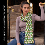 Foulard Cookies colorés Macarons DK Green Long Rectangle<br><div class="desc">Longue écharpe en mousseline rectangle avec un motif macaron coloré et un arrière - plan vert foncé. D'autres tailles sont disponibles. Personnalisez-le ou modifiez-le à l'aide de la barre d'outils de conception pour ajouter du texte ou du carrelage et redimensionner l'image.</div>
