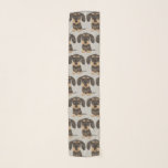 Foulard Dachshund À poils durs| Teckel Chien mignon<br><div class="desc">Cette élégante chiffon en foulard est un accessoire amusant pour toute saison. Foulard gris avec motif à poils durs Dachshunds. Fait un cadeau parfait pour les mamans Teckel. Découvrez le Doodle World de Jenn pour plus d’accessoires et de cadeaux à thème pour chiens.</div>