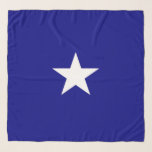Foulard Drapeau bleu Bonnie<br><div class="desc">Ce dessin est orné du drapeau Bonnie Blue, qui était une bannière associée à diverses époques à la République du Texas, à la courte durée de la République de Floride de l'Ouest, et aux États du sud de l'Amérique au début de la guerre de Sécession américaine en 1861. Il sert...</div>