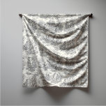 Foulard Elégant vintage noir toile de jouy carré<br><div class="desc">Vintage rétro noir toile de jouy Écharpe. Améliorez votre garde-robe avec l'élégance intemporelle de toile de jouy design vintage, inspiré par les motifs exquis des paysages de campagne français. Ces tirages de Toile sophistiqués sont une rage permanente en ce moment, de beaux designs qui apportent beauté naturelle et charme. Cette...</div>