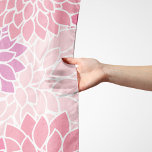Foulard Fleurs Dahlia, Motif De Fleurs, Dahlia Rose<br><div class="desc">Motif élégante,  élégante et raffinée avec fleurs Dahlia roses. Un cadeau moderne et tendance,  parfait pour les amateurs de design floral dans votre vie.</div>