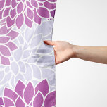 Foulard Fleurs Dahlia, Motif De Fleurs, Dahlia Violet<br><div class="desc">Motif élégante,  élégante et sophistiquée avec des fleurs dahlia violettes. Un cadeau moderne et tendance,  parfait pour les amateurs de design floral dans votre vie.</div>