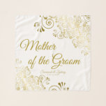 Foulard Gold Filigree Mère de la chambre de mariage Faveur<br><div class="desc">Ce magnifique foulard en mousseline est conçu comme un cadeau ou une faveur mariage pour la Mère de la Salle. Conçu pour se coordonner avec notre Suite de Mariage Elégante Gold Foil, il dispose d'une bordure en fibre de feuille d'or avec le texte "Mère de la chambre" ainsi qu'un endroit...</div>