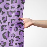 Foulard Leopard Print, Léopard Spots, Purple Leopard<br><div class="desc">Elegant,  stylish and sophisticated leopard pattern purple color La mode et la tendance vendent,  perfect pour le bien-être animal dans your life.</div>