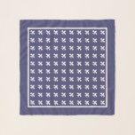Foulard Motif bleu marine Fleur de Lis<br><div class="desc">Cette écharpe est composée d'un classique motif de fleurs de lis blanches disposées en diagonale sur un arrière - plan bleu marine. Une fine bordure blanche et une bordure bleu marine plus large encadrent le design.</div>