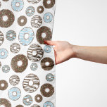 Foulard Motif De Donuts, Donuts Bleus, Donuts Brown<br><div class="desc">Joli,  amusant et adorable motif avec beignets bleus et marron. Un cadeau moderne et branché,  parfait pour l'amoureux des beignes dans votre vie.</div>