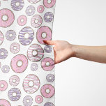 Foulard Motif De Donuts, Donuts Roses, Donuts Violets<br><div class="desc">Joli,  amusant et adorable motif avec beignets rose et violet. Un cadeau moderne et branché,  parfait pour l'amoureux des beignes dans votre vie.</div>