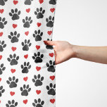 Foulard Motif De Pâtes, Pâtes De Chien, Pâtes Noires, Coeu<br><div class="desc">Joli,  amusant et adorable motif avec pattes noires et coeurs rouges. Un cadeau moderne et tendance,  parfait pour l'amoureux des chiens dans votre vie.</div>