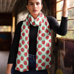 Foulard Motif d'été de la mignonne fraise rouge<br><div class="desc">Ajoutez une touche de fantaisie à votre garde-robe avec ce mignon foulard motif de fraise rouge. Parfait pour l'été, ce design ludique présente des fraises vibrantes contre un arrière - plan léger, ce qui en fait un accessoire délicieux pour toute tenue. Le tissu mousseline et aéré en mousseline assure confort...</div>