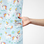 Foulard Motif D'Unicornes, De Mignons Unicornes, Fleurs<br><div class="desc">Mignonnes,  amusantes et adorables licornes et fleurs. Un cadeau moderne et tendance,  parfait pour l'amant de la licorne dans votre vie.</div>