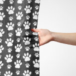 Foulard Motif, Empreintes de pattes, pattes de chien, noir<br><div class="desc">Joli,  amusant et adorable motif avec pattes blanches sur arrière - plan noir. Un cadeau moderne et tendance,  parfait pour l'amoureux des chiens dans votre vie.</div>