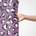 Foulard Motif léopard, Spots léopards, Leopard pourpre<br><div class="desc">Elegant,  stylish and sophisticated leopard pattern purple color La mode et la tendance vendent,  perfect pour le bien-être animal dans your life.</div>