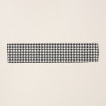 Foulard Motif noir Houndstooth<br><div class="desc">Cette écharpe est ornée d'un classique motif de pied de noir et blanc.</div>