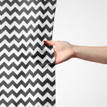 Foulard Motif Zigzag noir et blanc, Motif Chevron<br><div class="desc">Elégante,  élégante et raffinée,  motif en zigzag (chevron),  couleur noir et blanc. Un cadeau moderne et tendance,  parfait pour les amoureux du zigzag dans votre vie.</div>