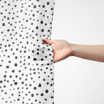 Foulard Points dalmatiens, Points dalmatiens, Noir et Blan<br><div class="desc">Joli,  amusant et adorable dalmatie taches motif en noir et blanc. Un cadeau moderne et tendance,  parfait pour un amoureux dalmate dans votre vie.</div>