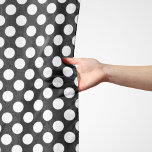 Foulard Pois noirs et blancs, Motif Polka<br><div class="desc">Joli,  amusant et adorable motif poka point en noir et blanc. Un cadeau moderne et tendance,  parfait pour l'amant pois dans votre vie.</div>