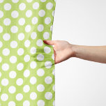 Foulard Pois verts, Motif à points Polka, points, pointill<br><div class="desc">Joli,  amusant et adorable motif poka point en vert et blanc. Un cadeau moderne et tendance,  parfait pour l'amant pois dans votre vie.</div>