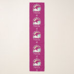 Foulard Unicorne drôle dire magique AF<br><div class="desc">Un foulard en mousseline au design humoristique. Un maïs dormant avec une crinière et une queue fantaisie. Décoré avec un trio d'étoiles. Un arc-en-ciel voûtait au-dessus. Une couronne circulaire composée de nuages, de coeurs et de fleurs pour un parfum girly supplémentaire. La typographie dit Magical AF. Humour et mignon. L'arrière...</div>