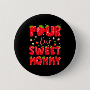 Four Ever Sweet Moeders Aardbei Bes 4de Verjaardag Ronde Button 5,7 Cm