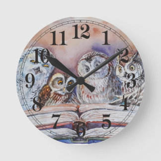 Four reading owls ronde klok