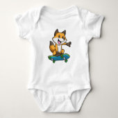Fox als Skater met skateboard Romper (Voorkant)