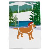 Fox Red Labrador Uitzicht met kerstwinter Medium Cadeauzakje (Achterkant)