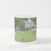 Fox Terrier springt in een boom, Matglas Koffiemok (Center)