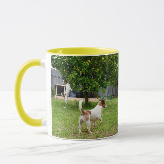 Fox Terrier springt in een boom, Mok (Links)