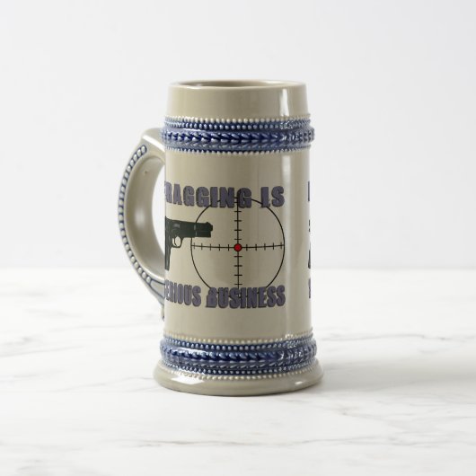 Fragging is een serieuze onderneming bierpul (Voorkant links)