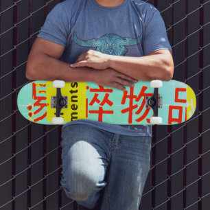 FRAGIELE markeringen in het Chinees op gescheurd g Skateboard