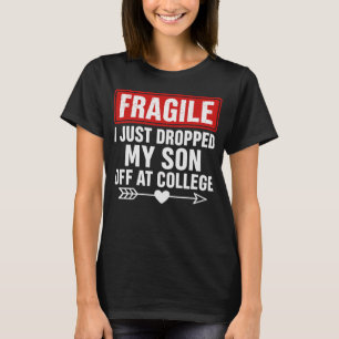 Fragiele moeder laat zoon vallen op school t-shirt