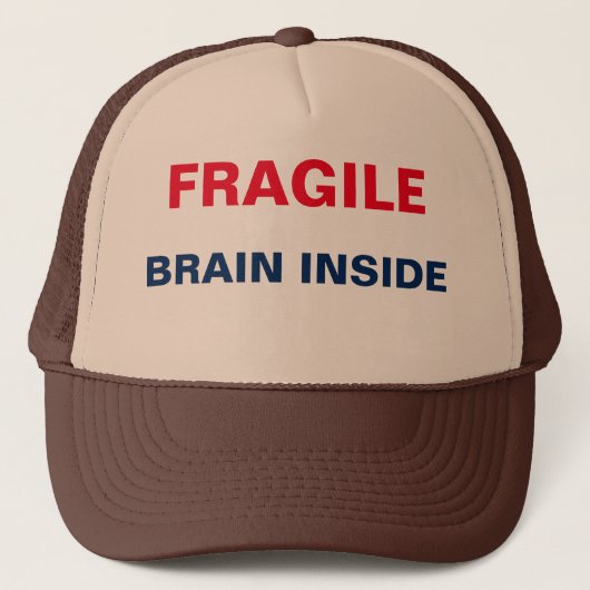 Fragile Brain Inside Trucker Hat Trucker Pet (Voorkant)