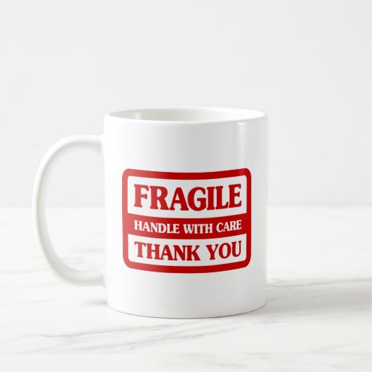 Fragile handgreep met zorg koffiemok (Links)