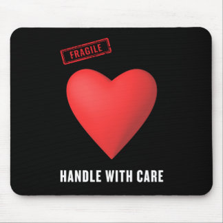 Fragile handgreep met zorgsticker muismat