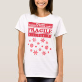 Fragile Millennial, handig met zorgsnoer T-shirt (Voorkant)