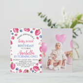 Fraise 1er anniversaire Invitation Berry Sweet (Debout devant)