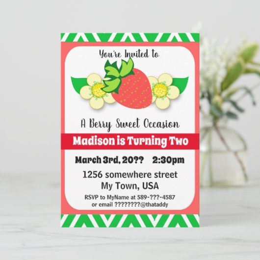 Fraise Été Anniversaire Invitations (Debout devant)