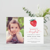 Fraise Premier anniversaire Invitation photo (Debout devant)